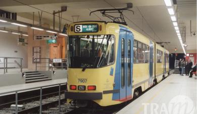 Tram in station Hallepoort