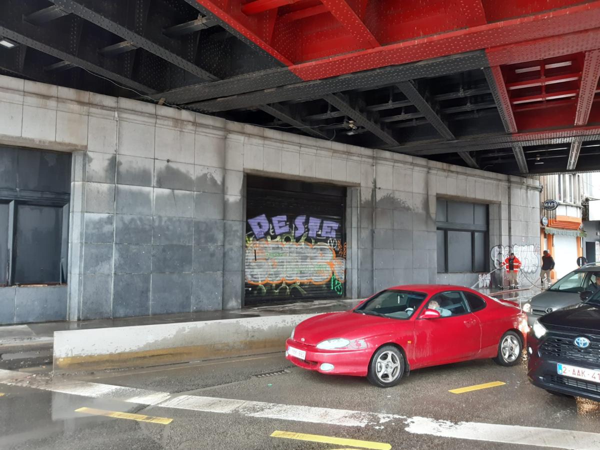 Les murs nettoyés sous le pont du Midi