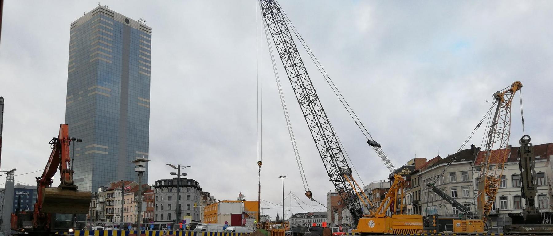 Les grues déménagent vers l'avenue de Stalingrad